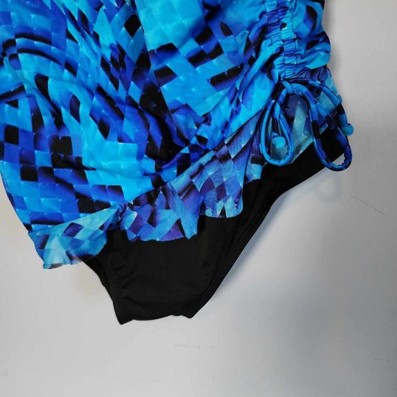 EUC flatering and Stretchy One Piece Swimsuit - Picture 8 of 9